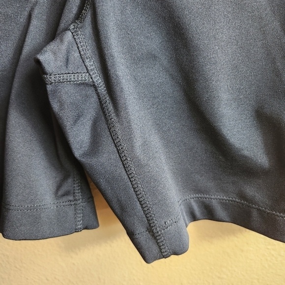 Athleta Womens Black Low Rise Biker Shorts w/Stash Pockets/Style# 683775-Size M - Picture 4 of 10